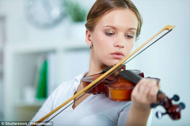 Luajtja e një instrumenti sjell dëgjim më të mirë