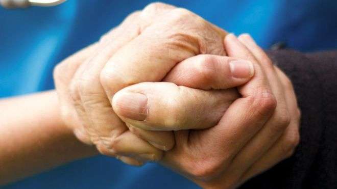 Studim: Sëmundja e Parkinsonit mund të shkaktohet nga bakteret në zorrë