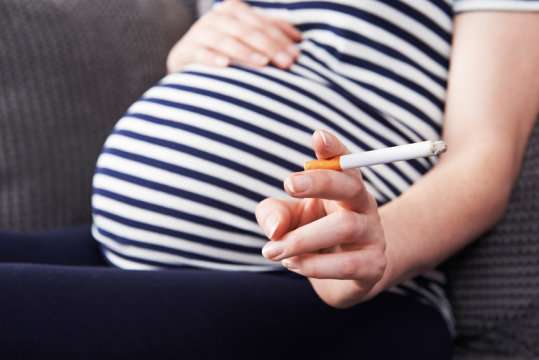 Diagnostikimi me autizëm lidhet me duhanpirjen