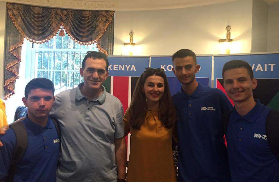 Çitaku vizitoi ekipin e Kosovës në garën e robotikës, FIRST Global Challenge