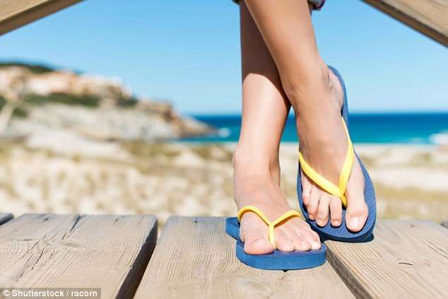 Rreziqet e sandaleve flip flop!