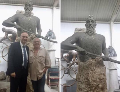 Dekani i Arteve kundër bustit të Skënderbeut: Me këtë fytyrë nuk është shqiptar