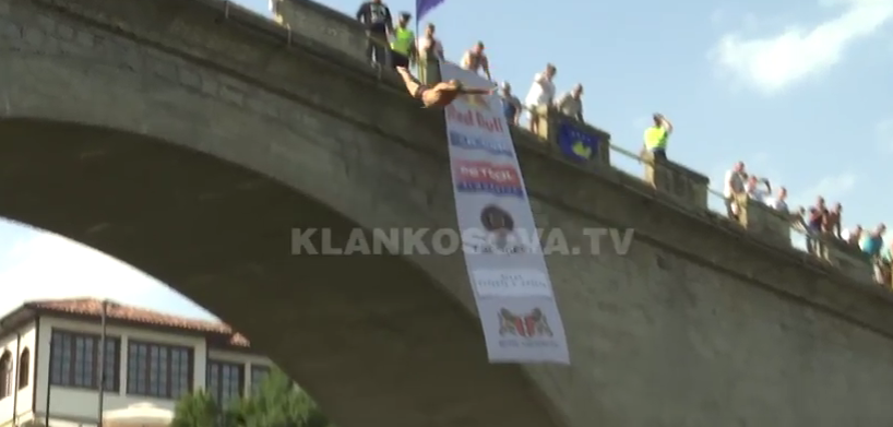 Pakënaqësi në ndarjen e çmimeve për kërcyesit nga Ura e Fshejt (VIDEO)