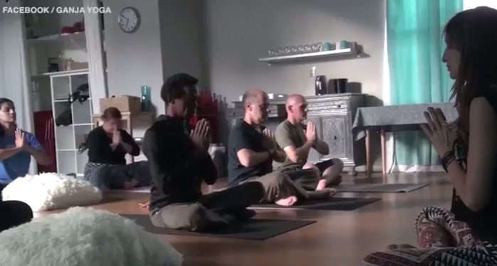 Joga dhe marihuanë (VIDEO)