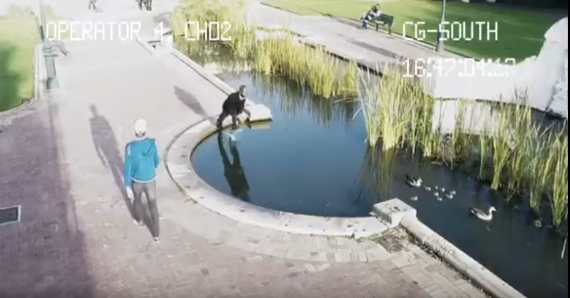 Ja pasojat kur e përdorni telefonin në rrugë dhe veturë (VIDEO)