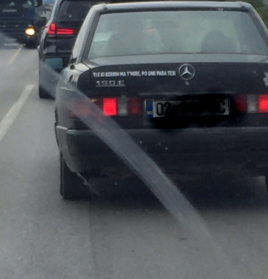 Porosia e çuditshme e vozitësit kosovar (FOTO)