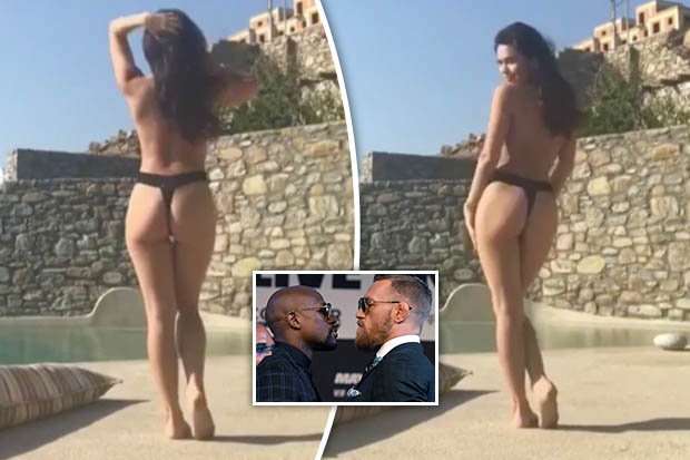 Vajza e ringut të ''Luftës së Shekullit'' kërcen e zhveshur (VIDEO)