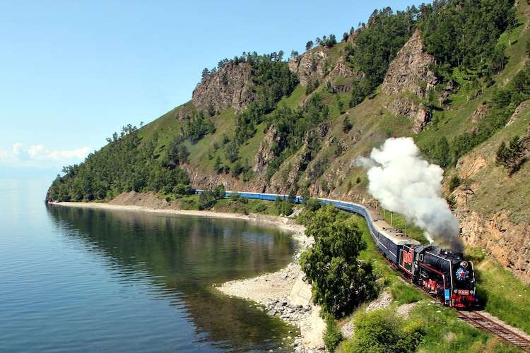 Udhëtimet më piktoreske me tren që i keni parë ndonjëherë (FOTO)