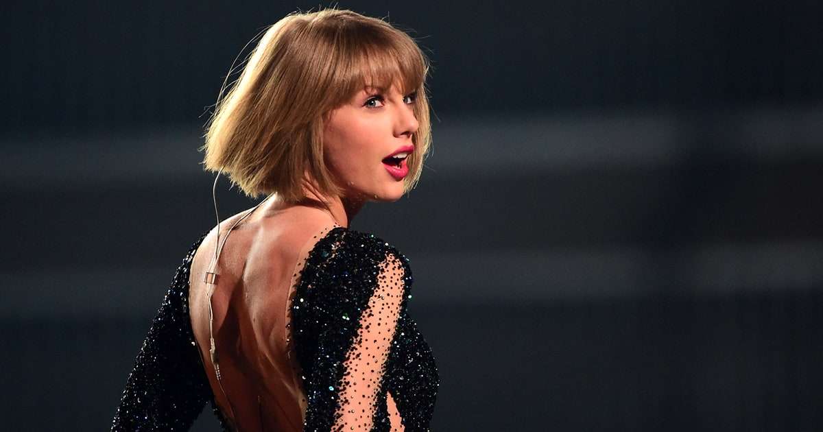Fansat e krahasojnë performancën e Taylor Swift në Billboard me atë të Beyonces (VIDEO)