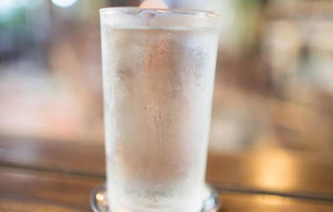 Pijet më efektive për humbje peshe se uji me limon