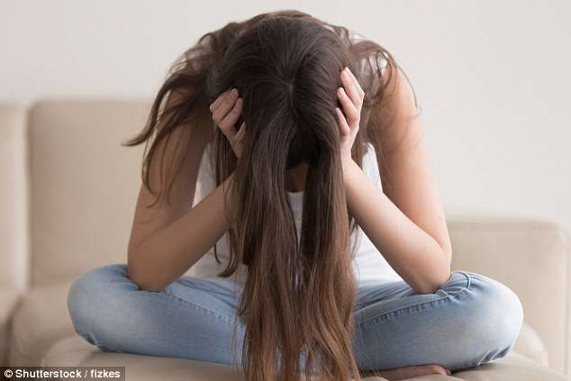 Një e katërta e vajzave adoleshente vuajnë nga depresioni