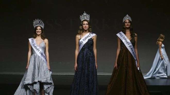 Miss Turqia mbetet pa kurorë pas komentit për puçin