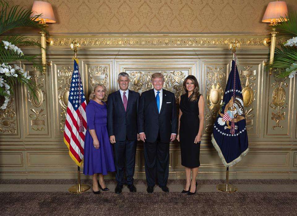 Si u dizajnua fustani "amerikan" i Zonjës së Parë të Kosovës?
