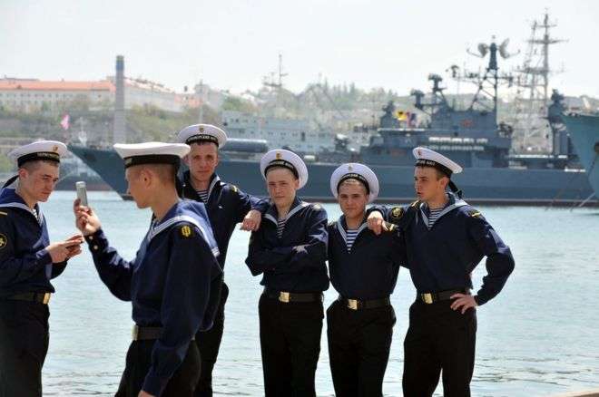 Ushtarët rusë nuk lejohen të postojnë "selfie" e shkrime