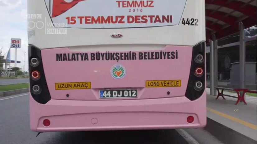 Turqia prezanton autobusët rozë, vetëm për gra