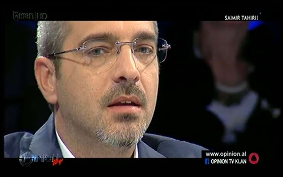 Saimir Tahiri përlotet në studio