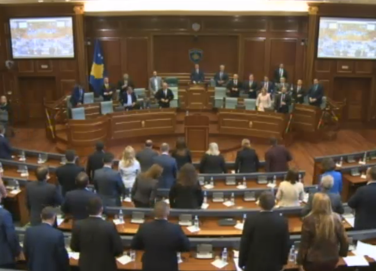 Seanca nis me një minutë heshtje për viktimat e Las Vegasit dhe Robert Elsien