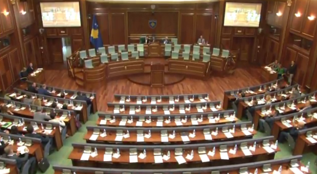 Vetëm 40 deputetë të interesuar për fjalimin e presidentit