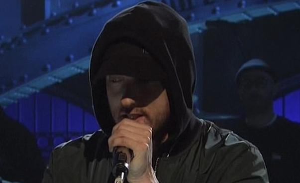 Eminemi kritikohet pas performancës në SNL