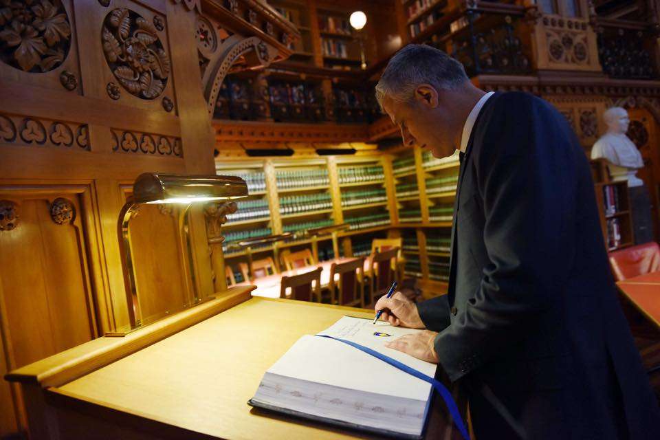 Presidenti Thaçi viziton librarinë 150 vjeçare të Parlamentit Kanadez
