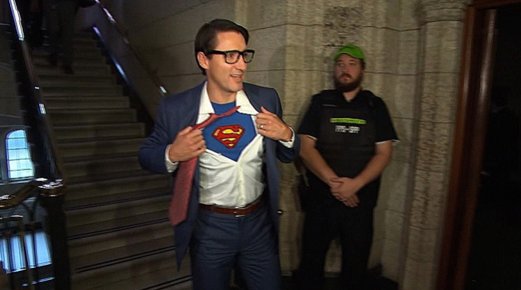 Justin Trudeau shkon në punë me kostum të Superman (VIDEO)