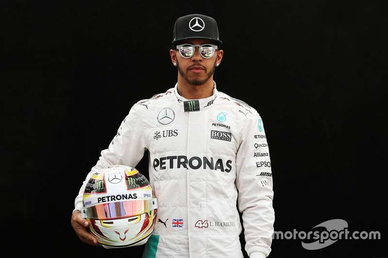 Hamilton vazhdon kontratën me Mercedes