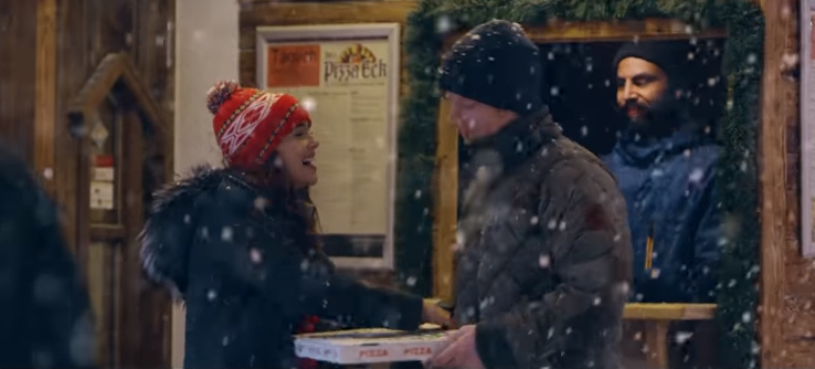 Puthja e Ed Sheeran ndaj Zoey, perfekte për fansat! (VIDEO)