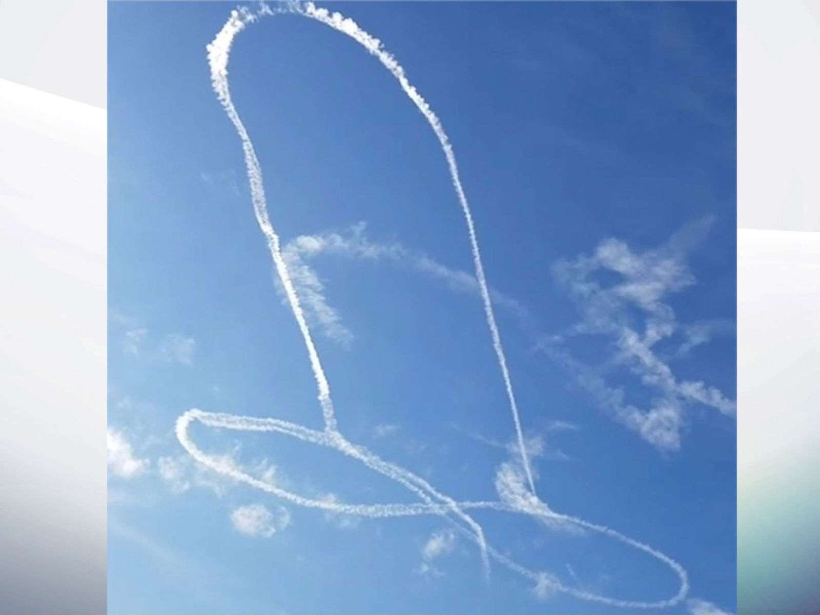 Avionët ushtarakë vizatojnë penis në qiellin e Uashingtonit