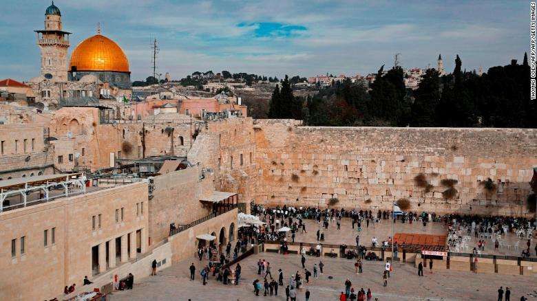 Të paktën tre të vrarë nga të shtënat në Jerusalem