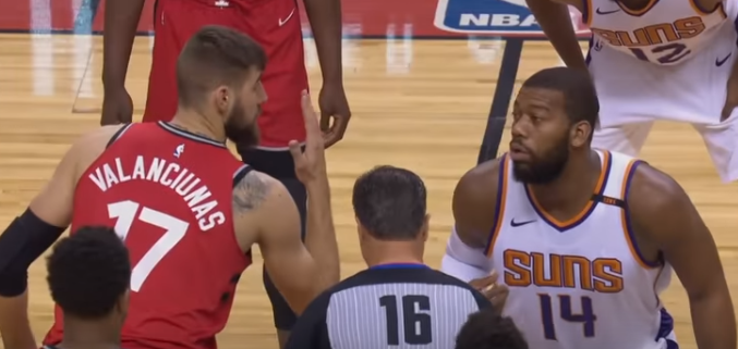 Toronto mposht Phoenix, lëndohet Booker (VIDEO)