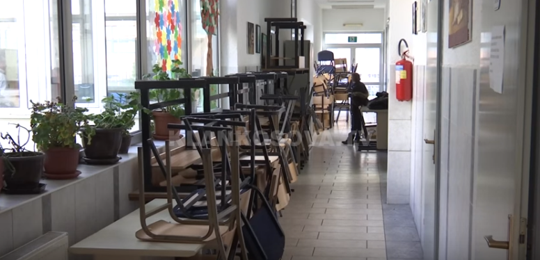 Nxënës e prindër rinovojnë shkollën (VIDEO)