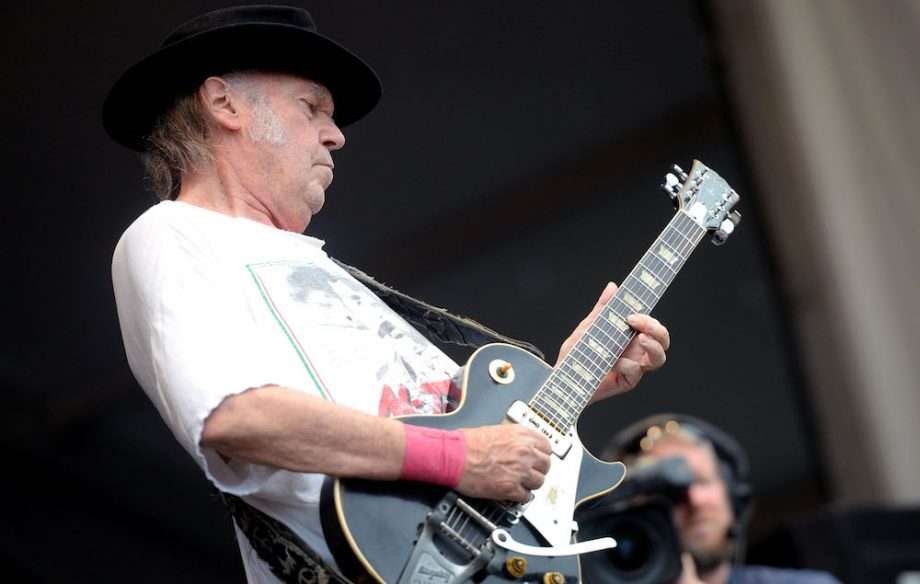 Neil Young me arkivë muzikore mbi 50 vjeçare
