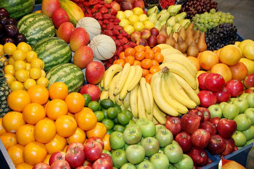 Arsyet se pse nuk duhet t'i hiqni frutat nga dieta juaj