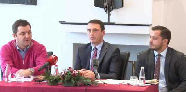 Gashi premton rroga dinjitoze për aktorët e teatrit
