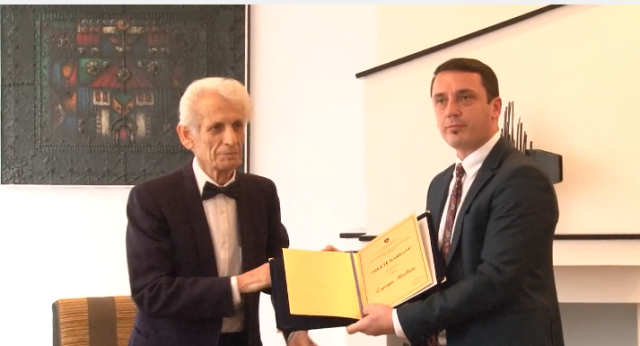 Zeqirja Ballata shpërblehet me çmimin “Niketë Dardani”