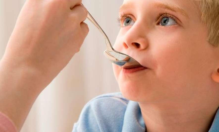 Këshilla e pediatërve: Mjaltë dhe limon për kollën