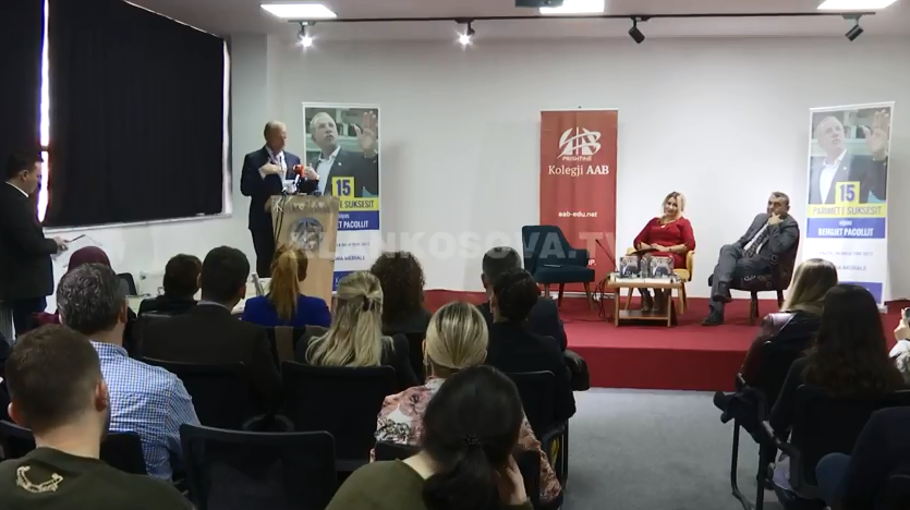 Pacolli boton librin, tregon parimet e suksesit (VIDEO)