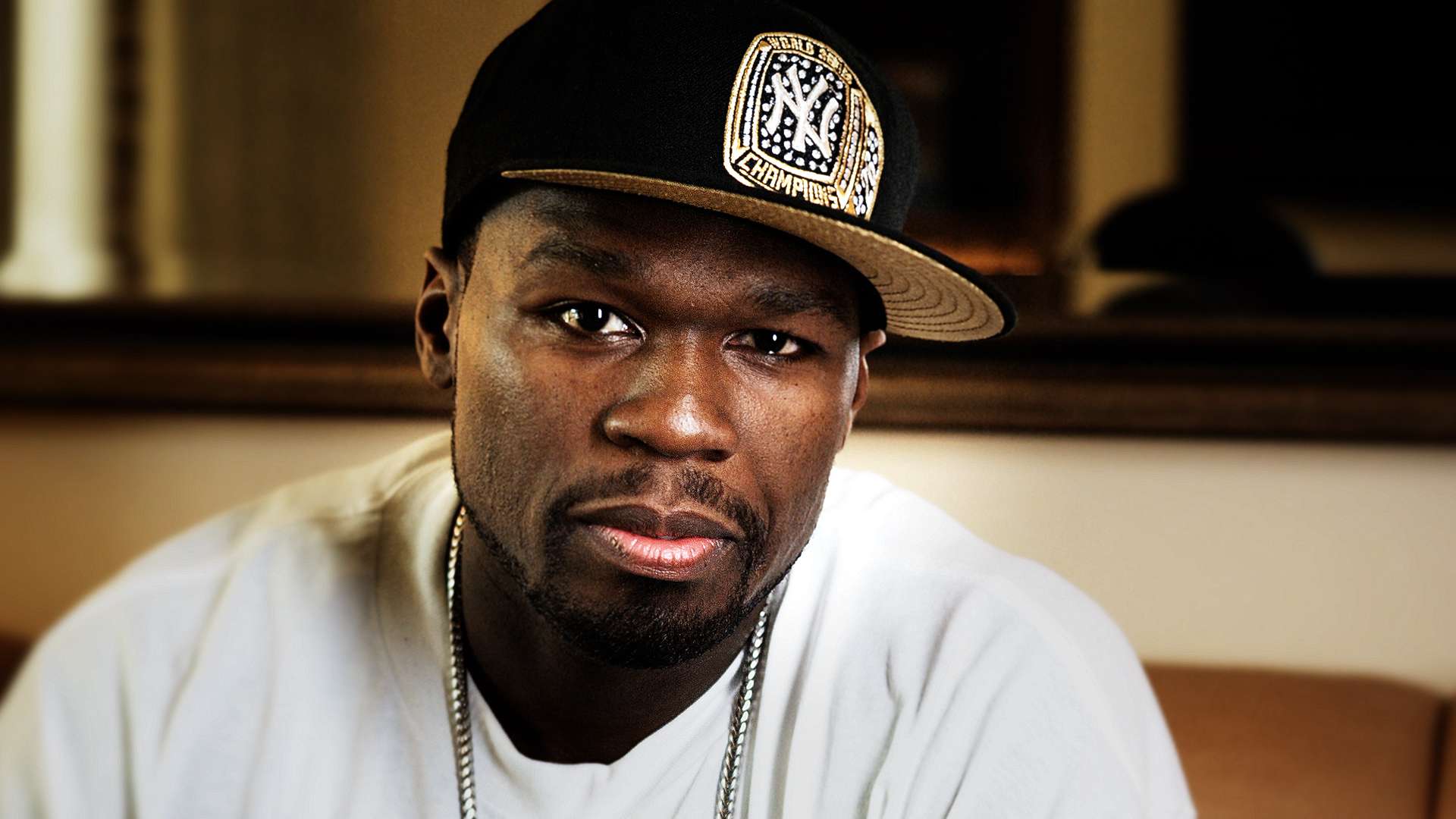 50 cent dekoron pemën me këpucët e ish të dashurës (FOTO)