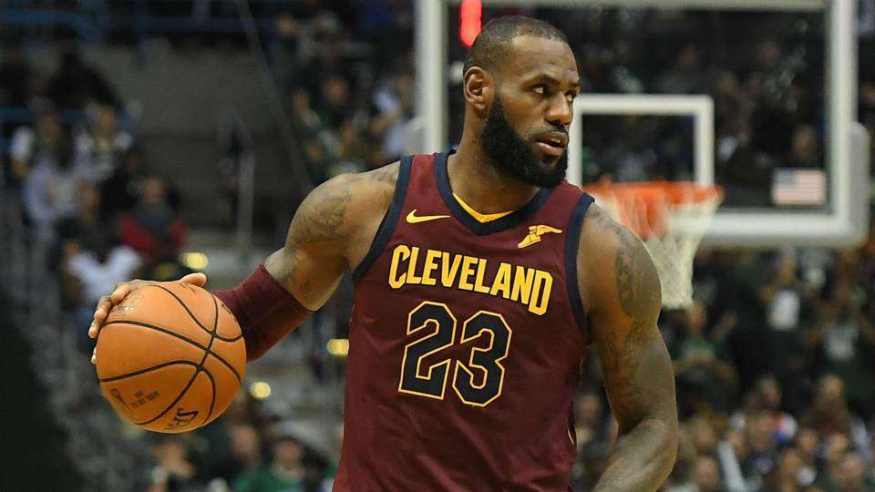 LeBron, lojtari më i ri në NBA që shënon 30 mijë pikë