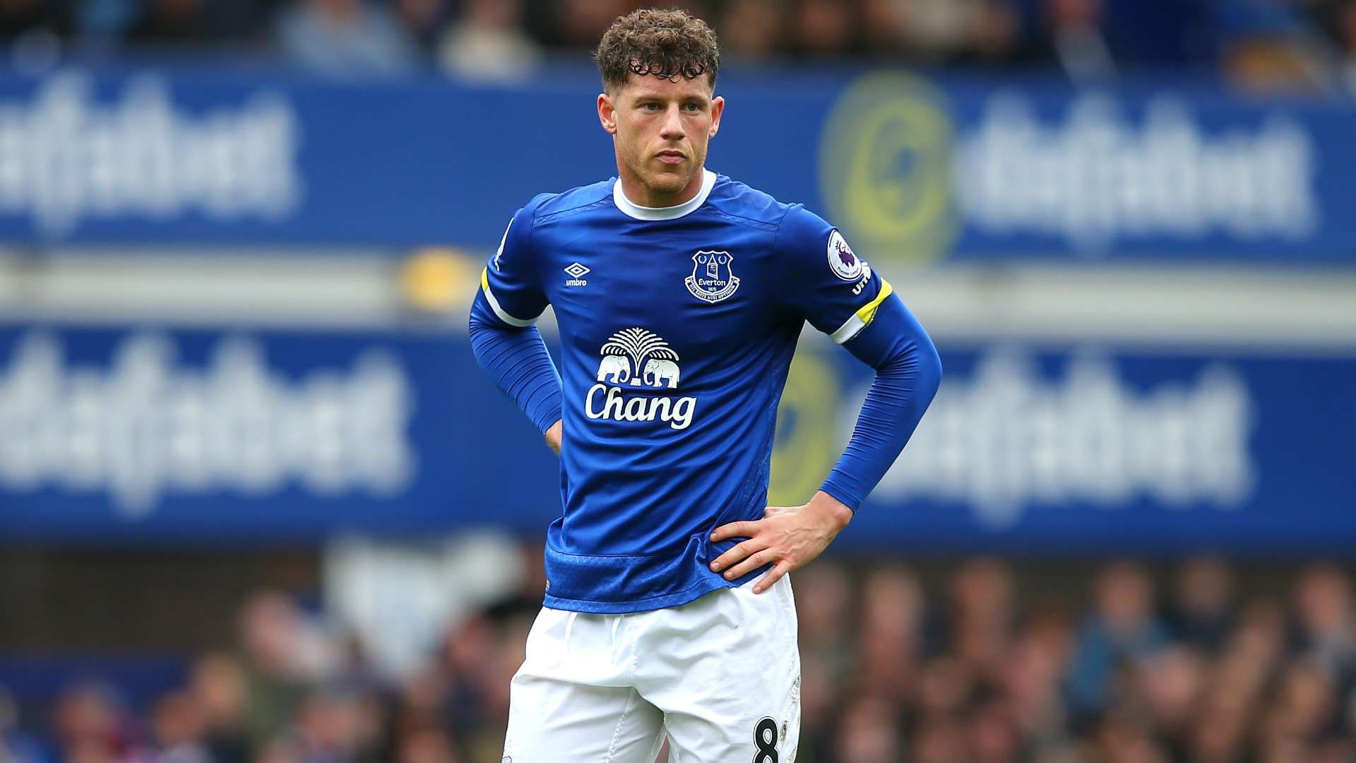 Chelsea ndan rrugët me Ross Barkleyn