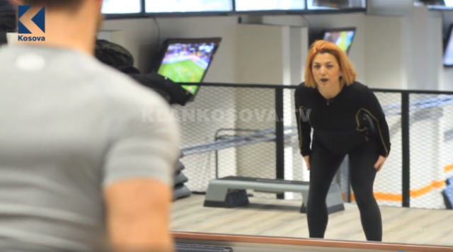 Vjosa Berisha në rolin e trajneres personale të fitnesit (VIDEO)