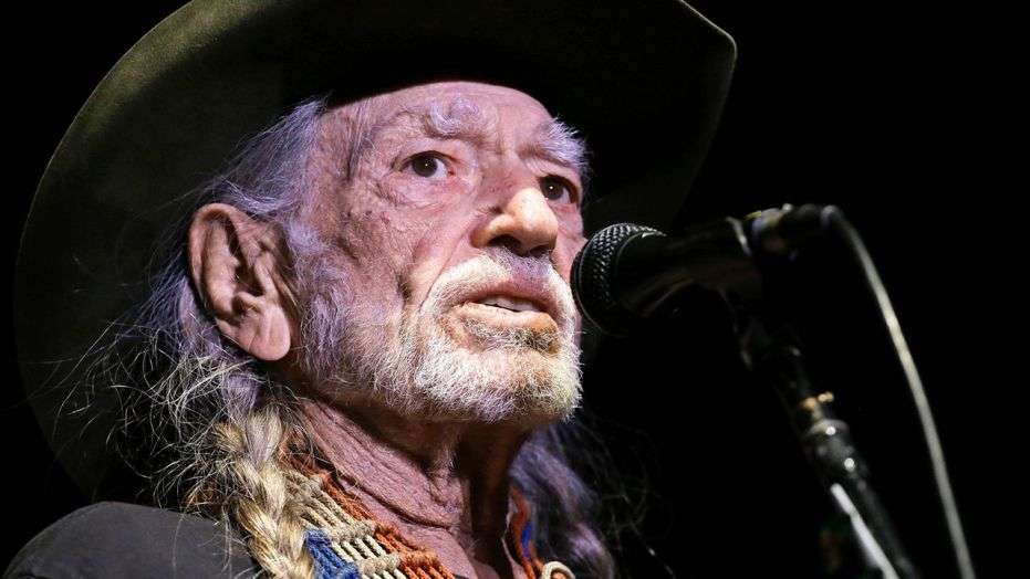 Sëmuret Willie Nelson, anulon koncertet