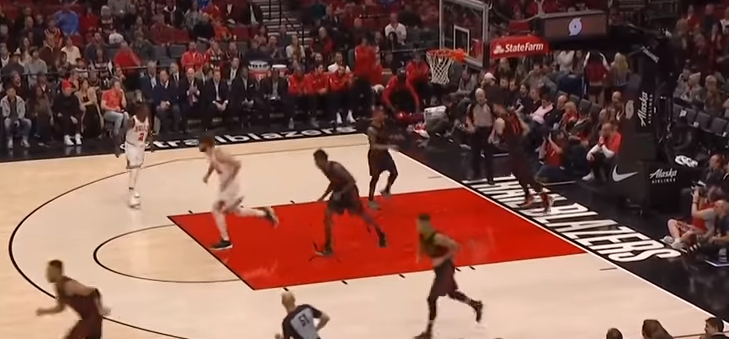 McCollum shënon 50 pikë ndaj Bulls (VIDEO)
