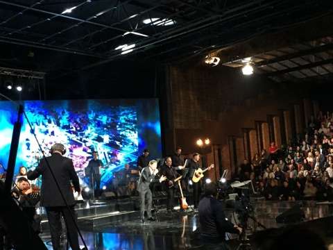 Koncert madhështor me 1000 spektatorë në jubileun e Sabri Fejzullahut në Klan Kosova