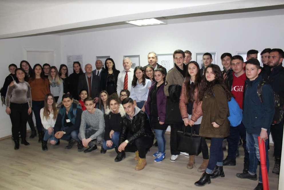 Shkolla e Artit në Gjilan organizon ekspozitë në 10-vjetorin e pavarësisë