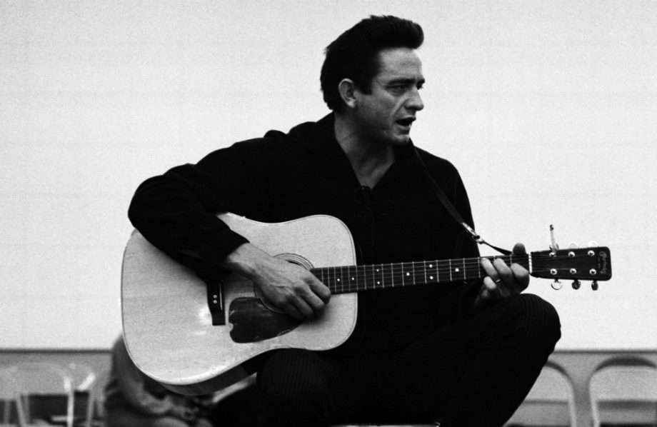 Në prill albumi nga tekstet e pazbuluara të Johnny Cash