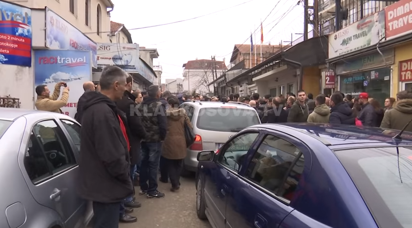 Kush po pajiset me pasaporta diplomatike? (VIDEO)