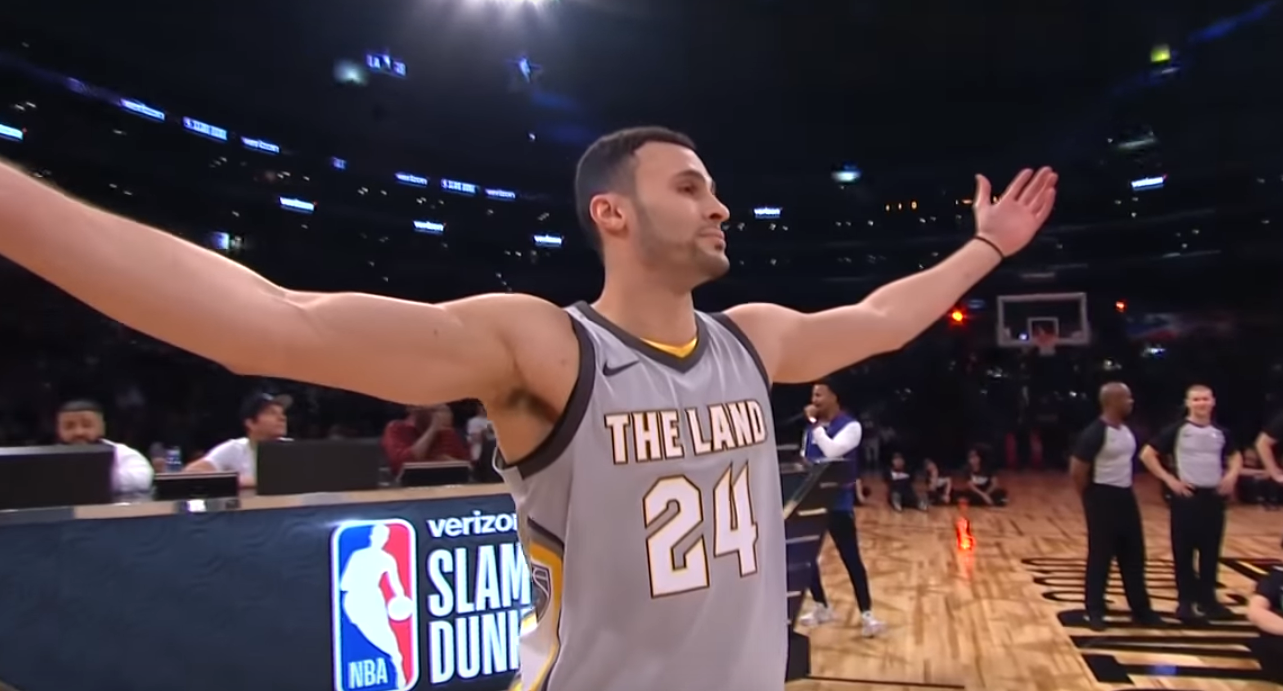 Ngulitje e paparë nga Larry Nance Jr. (VIDEO)