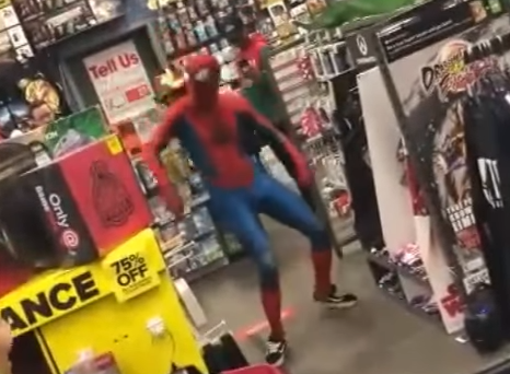 Edhe Spiderman di të kërcejë (VIDEO)