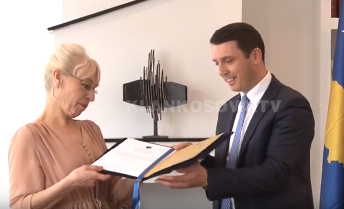 Kurtishi nderohet në 40 vjetorin e karrierës (VIDEO)